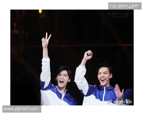 足球明星与国内明星亲密合影展现跨界友谊与合作的精彩瞬间